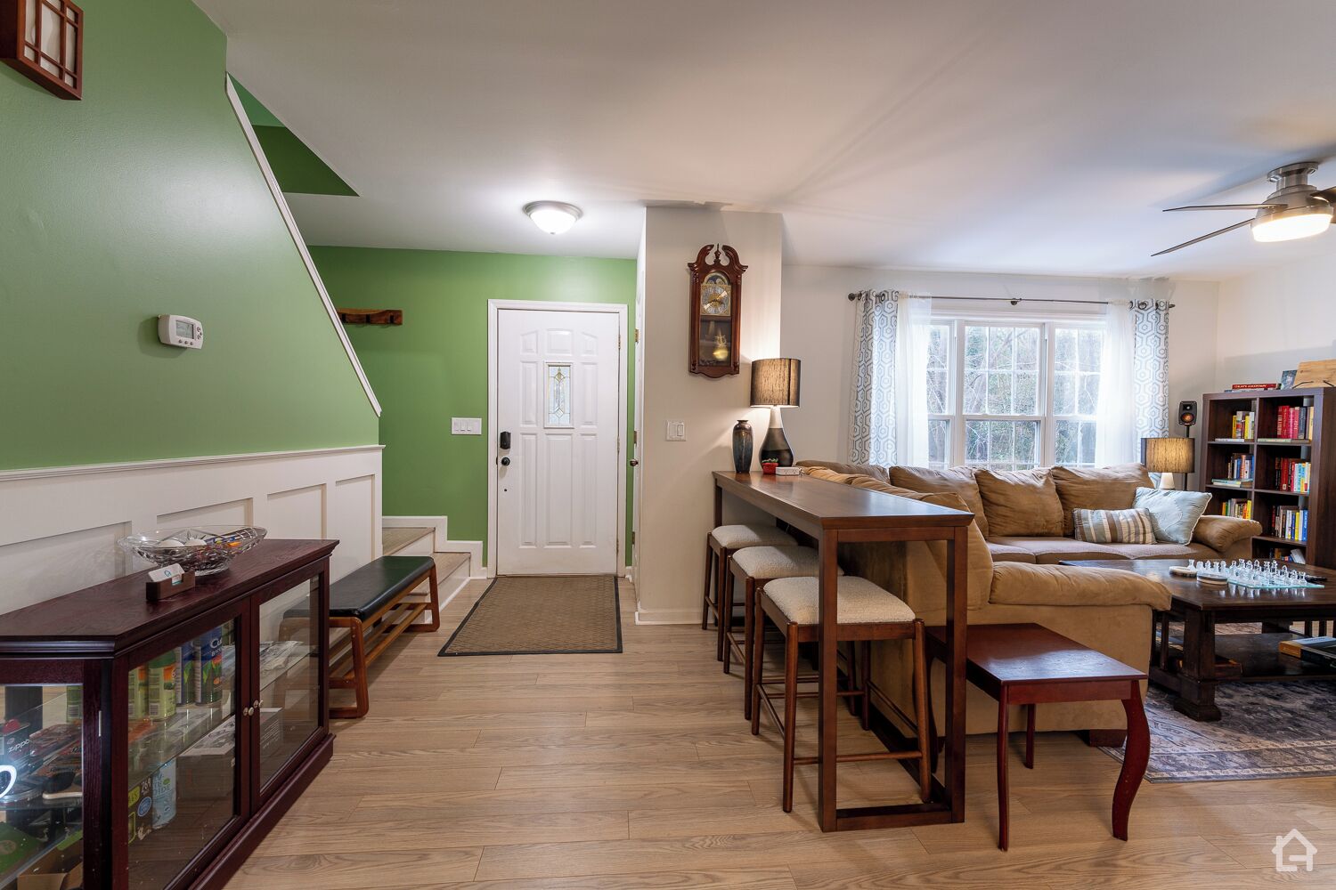 スマートテレビ、テレビゲーム、書庫、ステレオ