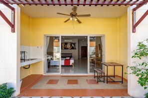 Private kitchenette - Chernin Apartment Suites (Rawai)