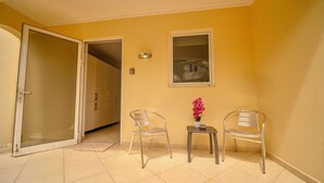 Interior - Deep Discount. Walk to Beach! Spacious condo. 2bd 2 and a half bath. Ocean views (Willemstad)