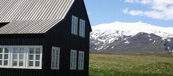 Häuschen in malerischer Umgebung in Island by Interhome