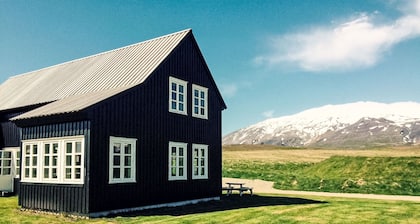Häuschen in malerischer Umgebung in Island by Interhome