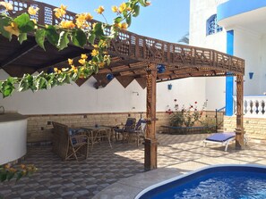 Outdoor dining - mit Pool, Garten und Dachterrasse by Interhome (Luxor)