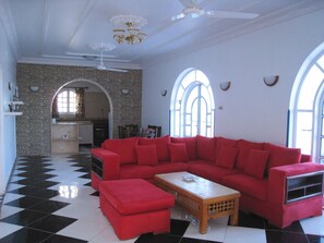 Living area - mit Pool, Garten und Dachterrasse by Interhome (Luxor)
