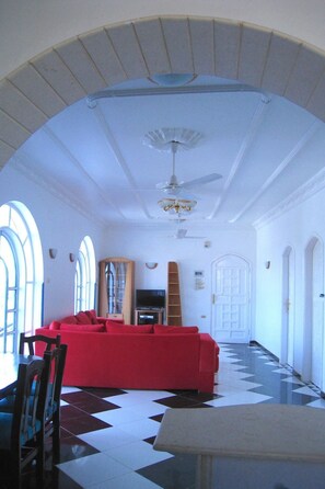 Living area - mit Pool, Garten und Dachterrasse by Interhome (Luxor)