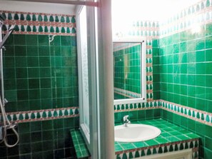 Bathroom - Etage einer Villa im tunesischen Stil direkt am Meer by Interhome (Chott Mariem)