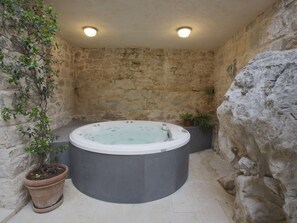 Spa - mit Entspannung im Whirlpool by Interhome (Dragovode)