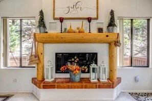Interior - Cabin Life at Tonto Creek in Khols Ranch (Payson)