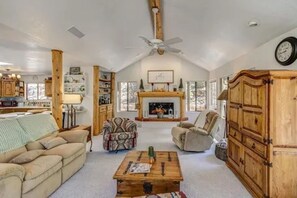 Living area - Cabin Life at Tonto Creek in Khols Ranch (Payson)