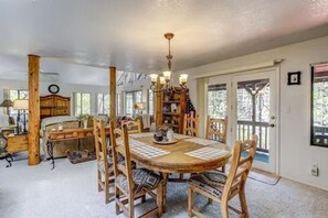 Dining - Cabin Life at Tonto Creek in Khols Ranch (Payson)