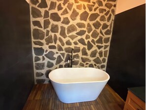 Shower, towels, soap, toilet paper - Great cabin in charming Atemajac de Brizuela Jal. 3 Beds (Atemajac de Brizuela)