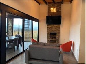 TV, fireplace - Great cabin in charming Atemajac de Brizuela Jal. 3 Beds (Atemajac de Brizuela)