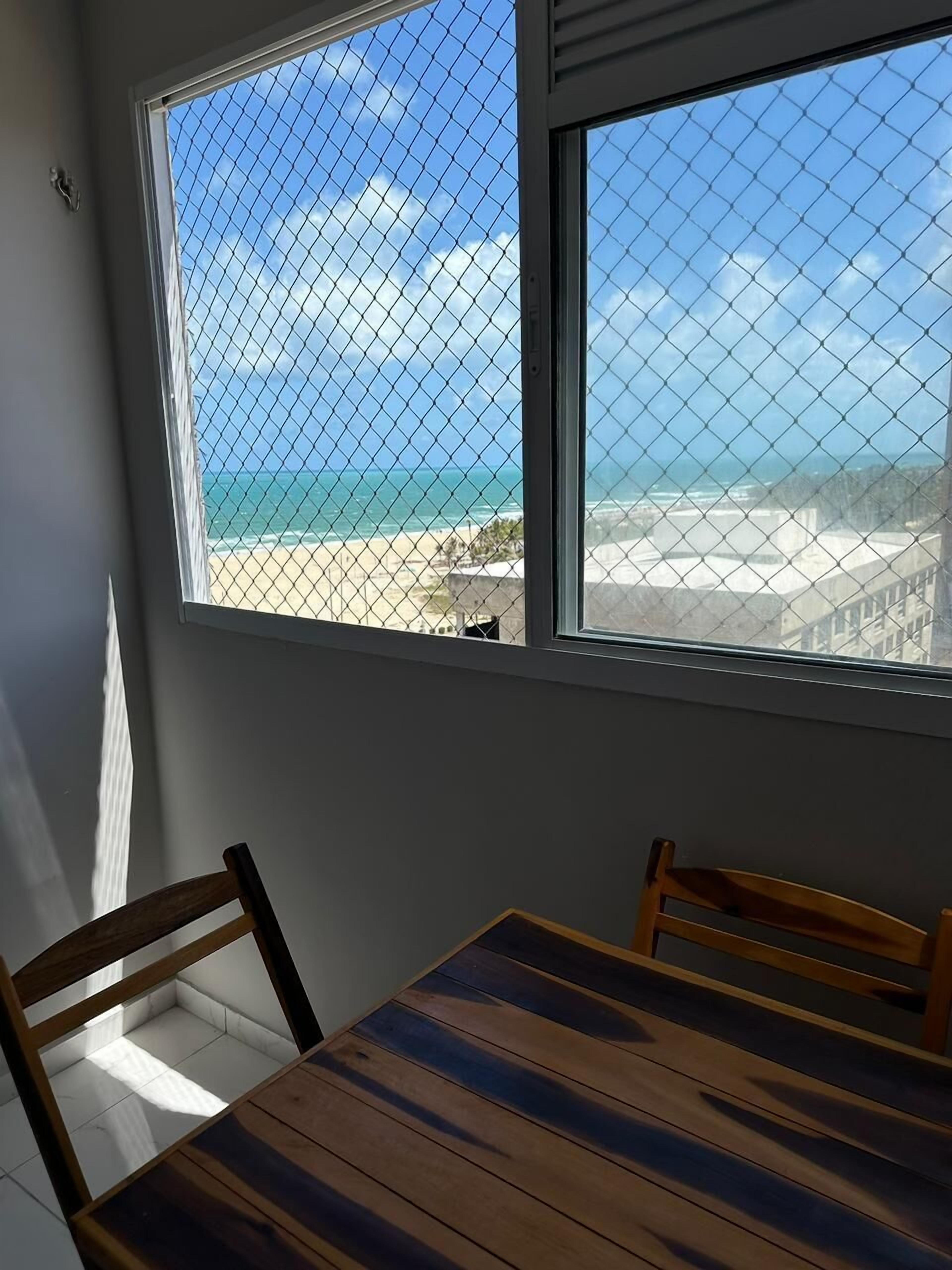 Apartamento família, varanda, vista para o mar | Opções para refeição no quarto