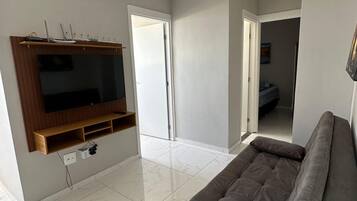 Apartamento família, varanda, vista para o mar | Área de estar