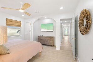 3 bedrooms, iron/ironing board, free WiFi, bed sheets - 3 blocks to the Beach - Modern 3BR w Bunk Bed+Porch (Panama City Beach)