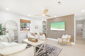 Smart TV - 3 blocks to the Beach - Modern 3BR w Bunk Bed+Porch (Panama City Beach)
