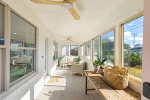 Terrace/patio - 3 blocks to the Beach - Modern 3BR w Bunk Bed+Porch (Panama City Beach)