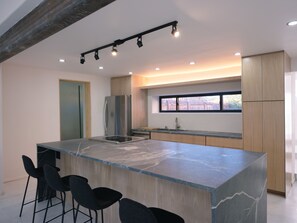 Kühlschrank, Ofen, Herdplatte, Geschirrspüler