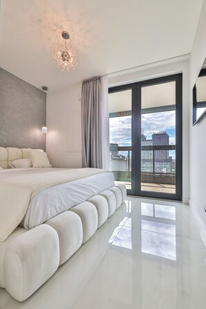 2 bedrooms, iron/ironing board, WiFi, bed sheets - Prestige Skyview Residence – Luxury 2BR • Panoramic Terrace & AC (Warszawa)