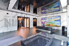 Interior - Prestige Skyview Residence – Luxury 2BR • Panoramic Terrace & AC (Warszawa)