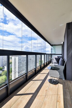 Property grounds - Prestige Skyview Residence – Luxury 2BR • Panoramic Terrace & AC (Warszawa)