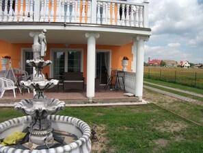 Terrace/patio - Freistehendes Ferienhaus Orange für 10 Personen by Interhome (Nowe Warpno)