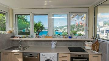 Kühlschrank, Mikrowelle, Ofen, Geschirrspüler