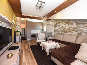 TV - Wohnung "D und D Wohnungen Tivat" by Interhome (Tivat)