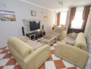 TV, DVD player - Wohnung mit Waschmaschine und Geschirrspüler by Interhome (Bigova)
