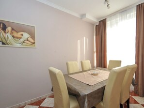 Dining - Wohnung mit Waschmaschine und Geschirrspüler by Interhome (Bigova)