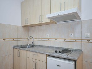 Refrigerador y utensilios de cocina 