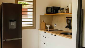 Comfort Bungalow, Garden View | In-room dining