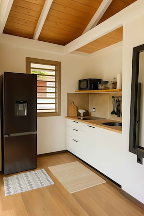 Bungalou Comfort, vistes al jardí | Zona de menjador de l'habitació