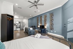 Schreibtisch, Bügeleisen/Bügelbrett, WLAN, Bettwäsche