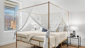 1 bedroom, desk, iron/ironing board, WiFi