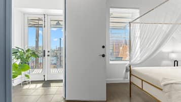 Desk, iron/ironing board, WiFi, bed sheets