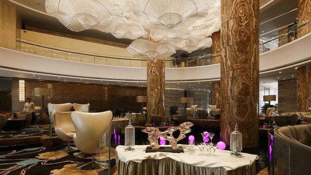 A luxurious hotel lobby with a grand chandelier, marble columns, and elegant furniture. - Guangzhou Vaperse Hotel Zhujiang Newtown (Guangzhou)