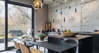 Exklusive Villa mit Swimmingpool und Whirlpool by Interhome