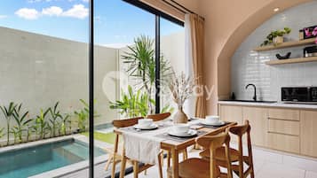 Villa, 2 Bedrooms, Garden View | Dining room