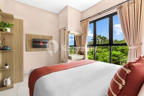 Escritorio y espacio para trabajar con laptop 