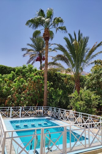 Chalet "Villa Rayan" mit Infinity-Pool by Interhome
