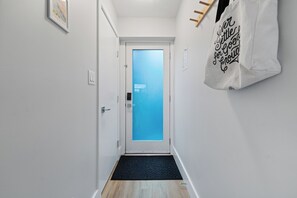 Interior - Modern, Quiet, Fully Furnished Suite in the Heart of Lower Lonsdale (North Vancouver)