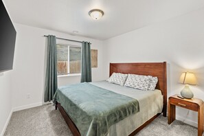 Iron/ironing board, WiFi, bed sheets