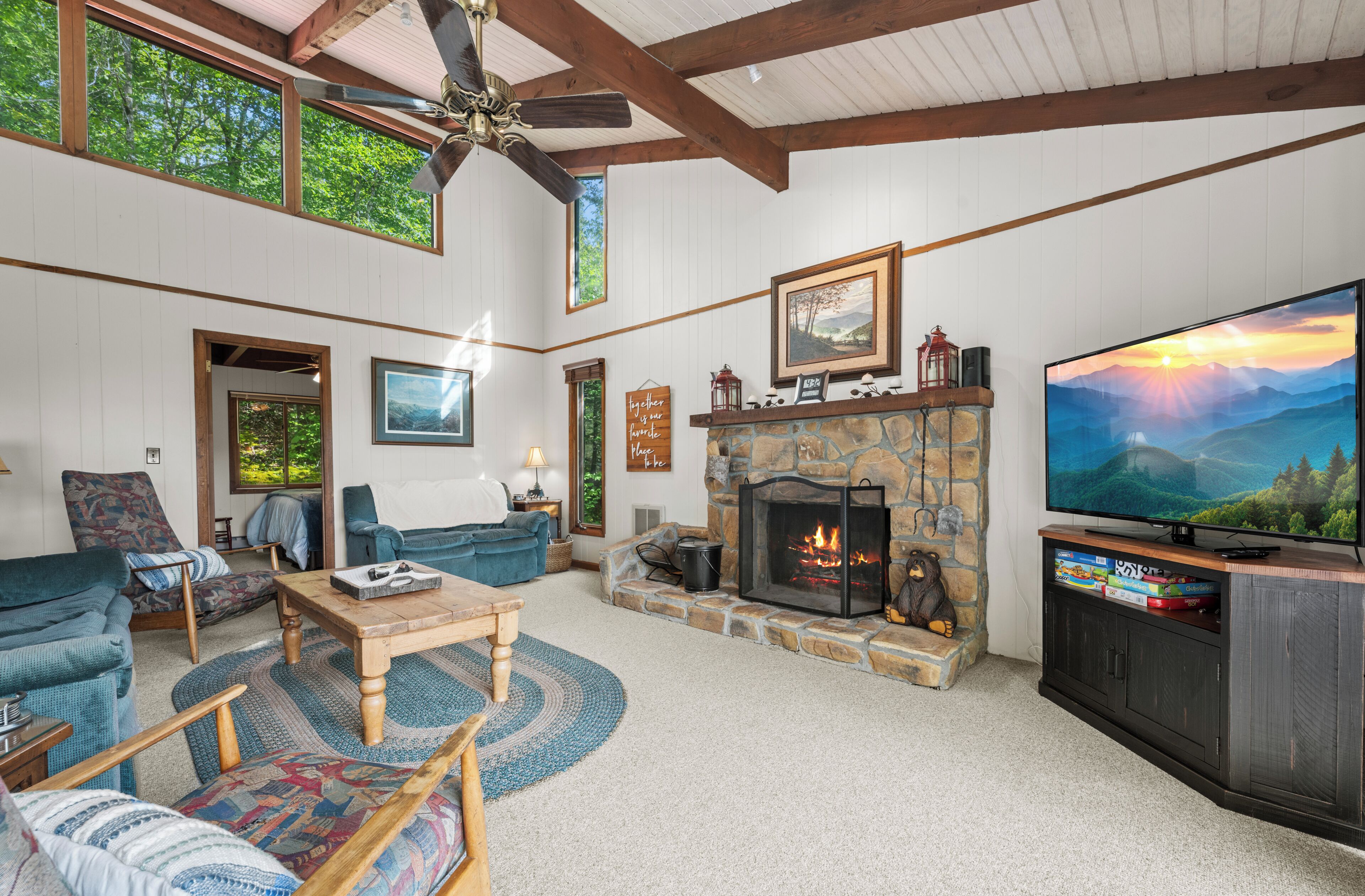 Spacious Sugar Cabin W/ Hot Tub, Fire Table & Amazing Mountain Views! - Sugar Mountain, NC