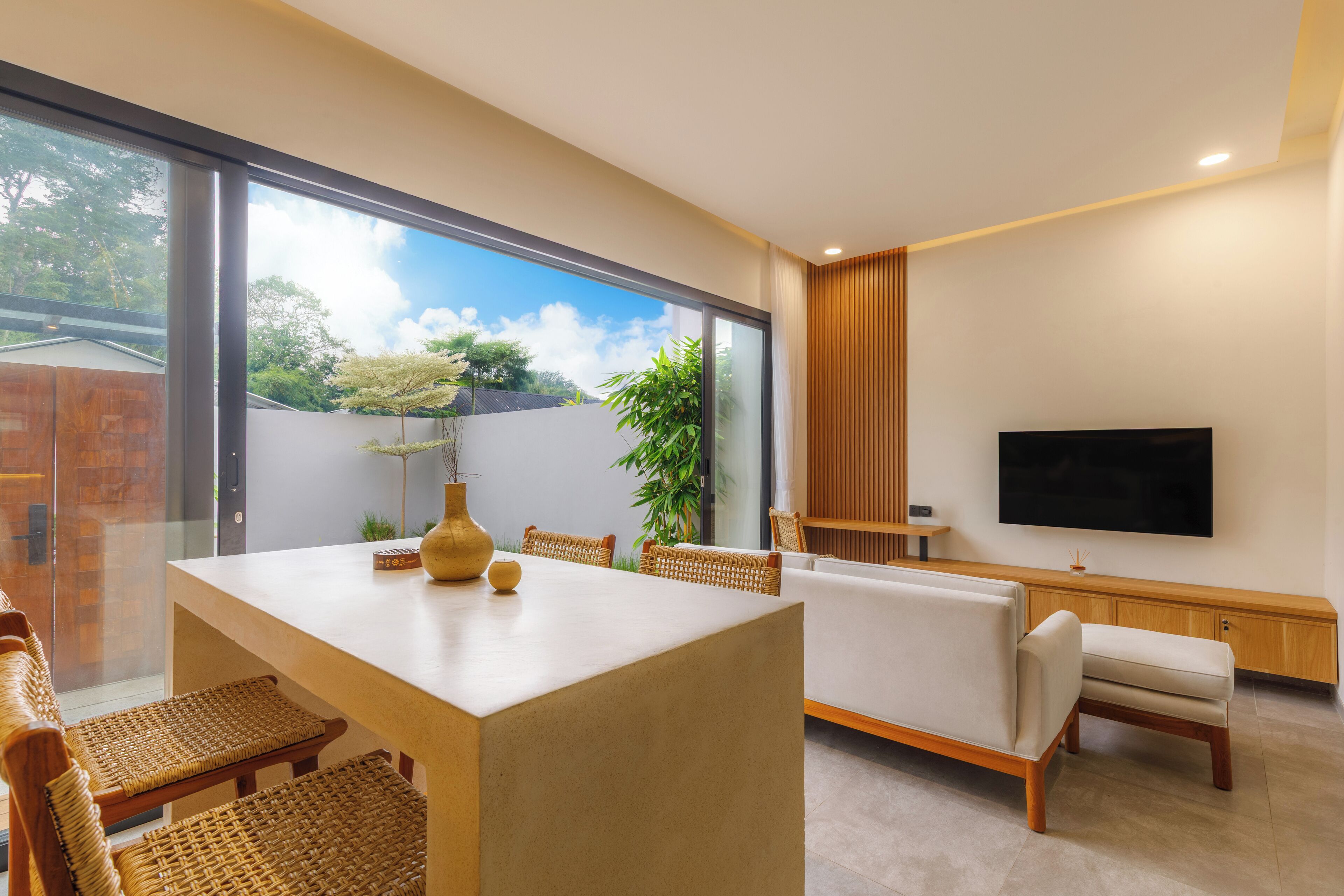 Comfort Villa, Private Pool | In-room dining