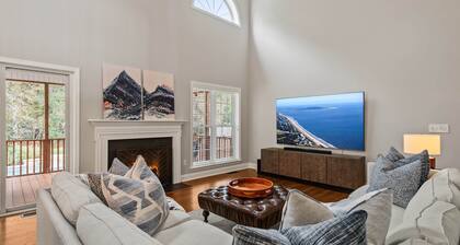 Luxury Home Pool Hot Tub 85 Inch TV by the Airport