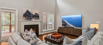 Luxury Home Pool Hot Tub 85 Inch TV by the Airport