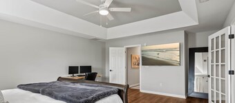 Luxury Home Pool Hot Tub 85 Inch TV by the Airport