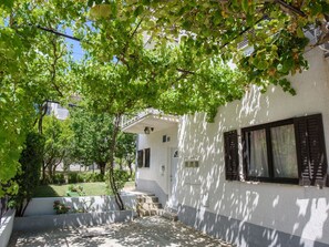 Property grounds - Gemütliches Häuschen mit großer Terrasse by Interhome (Kaštel Lukšić)