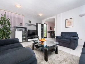 TV, DVD player - Gemütliches Häuschen mit großer Terrasse by Interhome (Kaštel Lukšić)