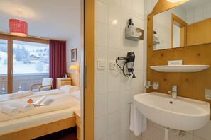 Free WiFi, bed sheets - Hotel Relais Alpin Twin Room & Balcony 8, Les Mosses, Switzerland (Les Mosses)
